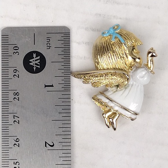Vintage Sarah Coventry Signed Flying Angel Enamel Pin Brooch Gold Tone W Enamel - Picture 6 of 6